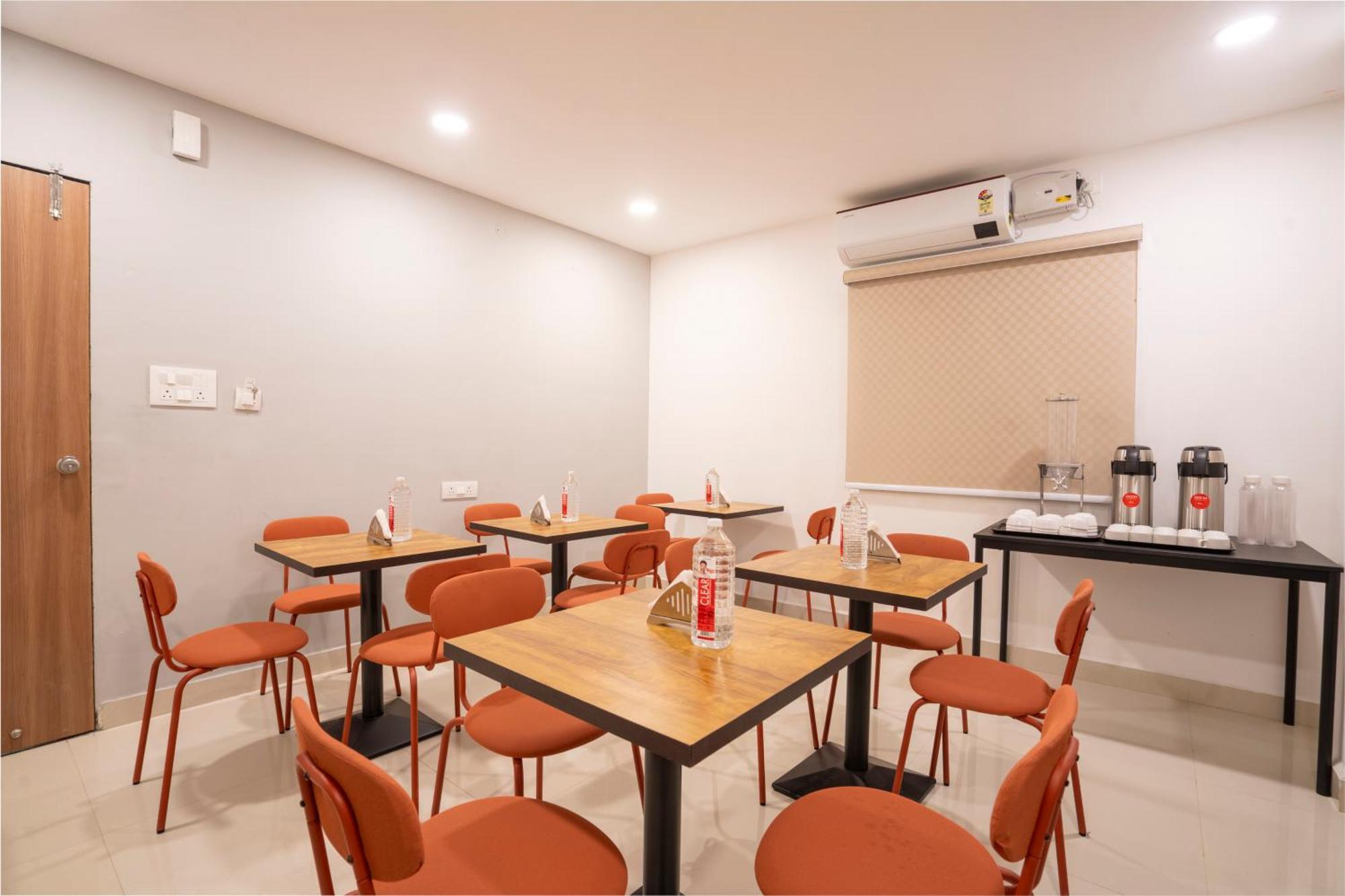 Treebo De Alphabet Gachibowli Hotel Hyderabad Exterior photo