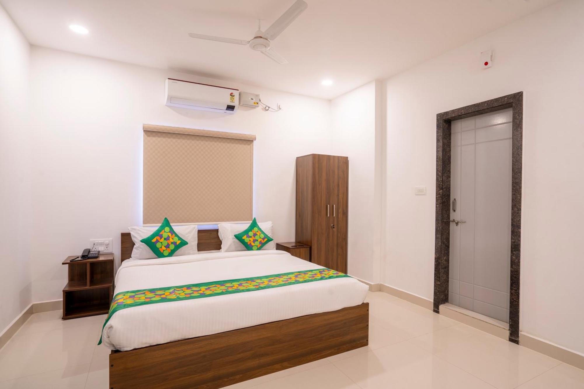 Treebo De Alphabet Gachibowli Hotel Hyderabad Exterior photo