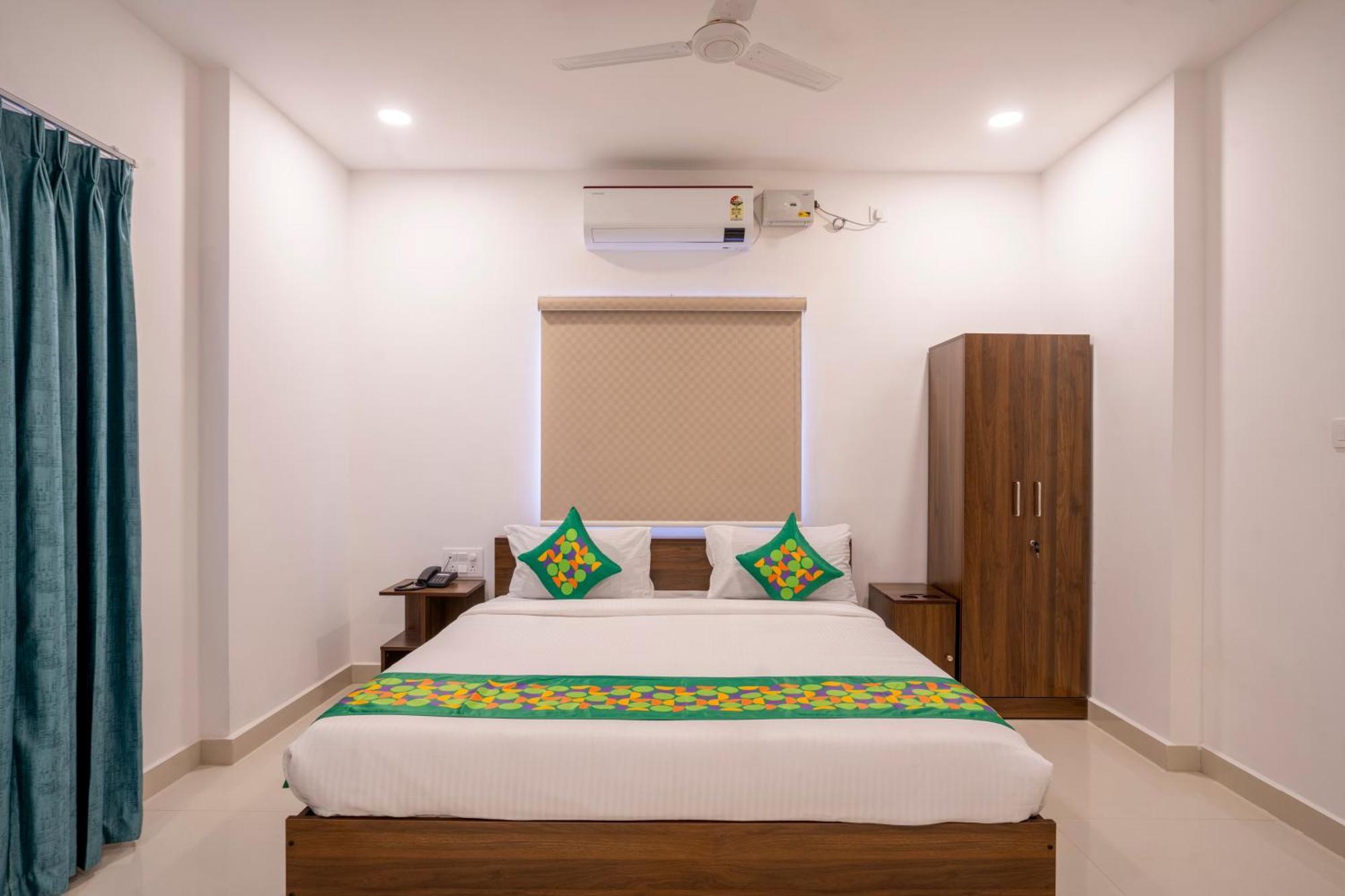 Treebo De Alphabet Gachibowli Hotel Hyderabad Exterior photo