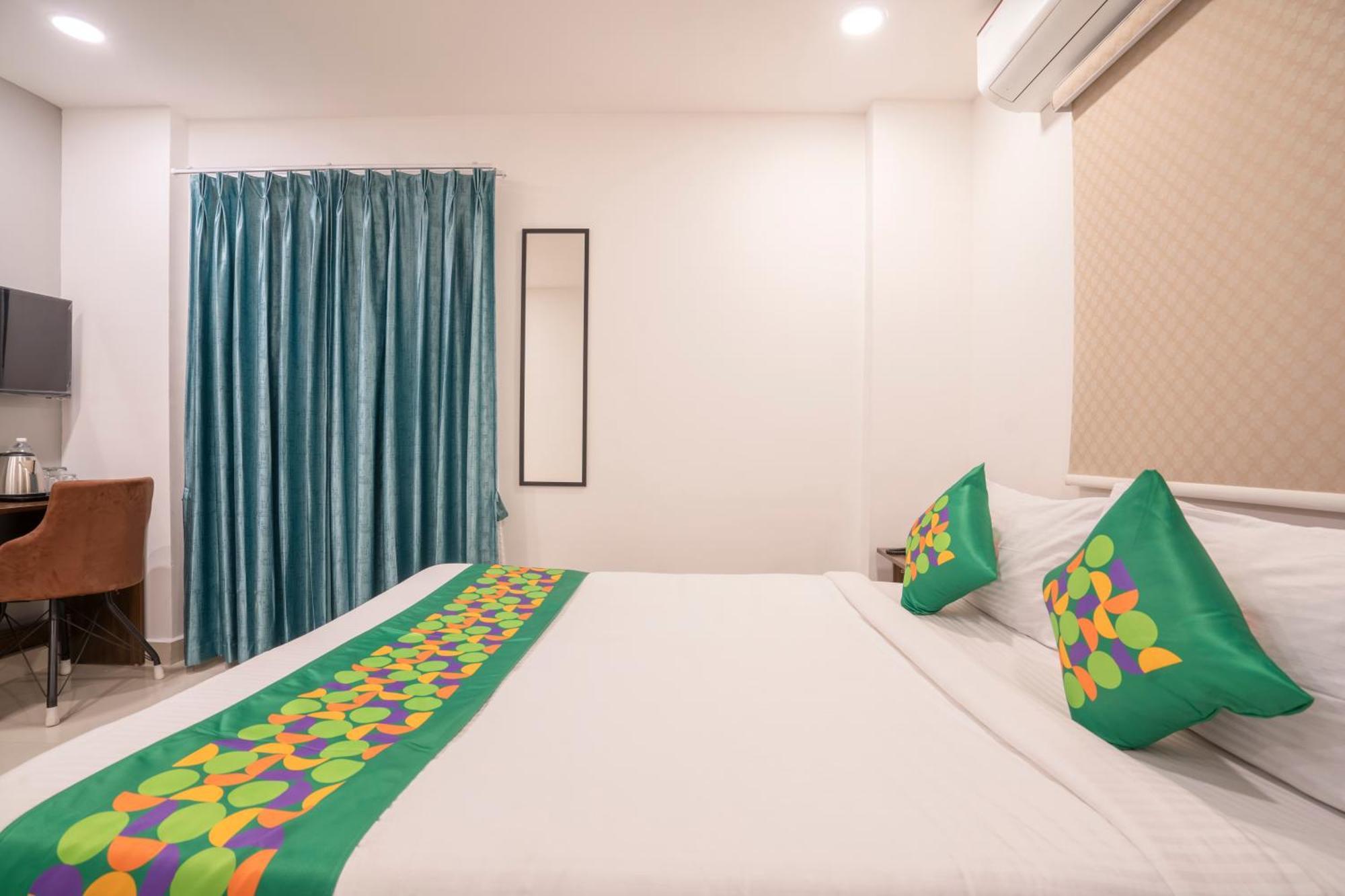 Treebo De Alphabet Gachibowli Hotel Hyderabad Exterior photo